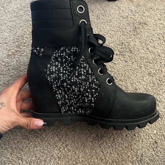 Brand new Sorel boots. Never worn - Picture 1 of 2